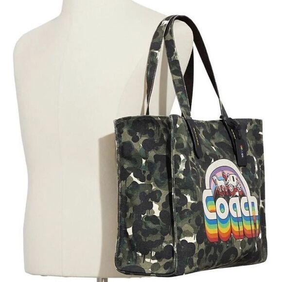 🔥🎁NWT! Coach Tote 42 Camo Canvas Horse Carriage Tote Handbag - Picture 1 of 10